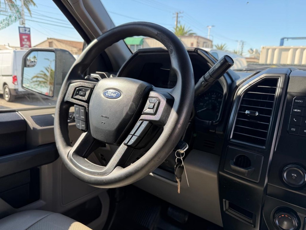 Ford F-150 Vehicle Full-screen Gallery Image 33