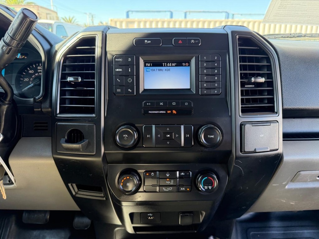Ford F-150 Vehicle Full-screen Gallery Image 34