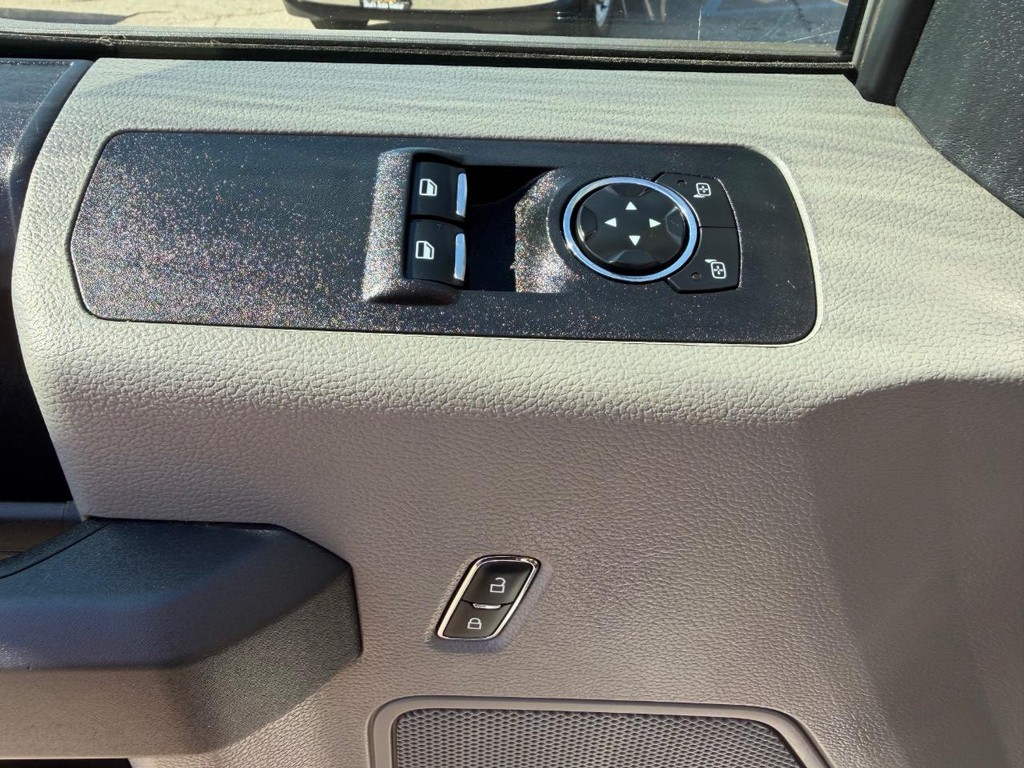 Ford F-150 Vehicle Full-screen Gallery Image 36