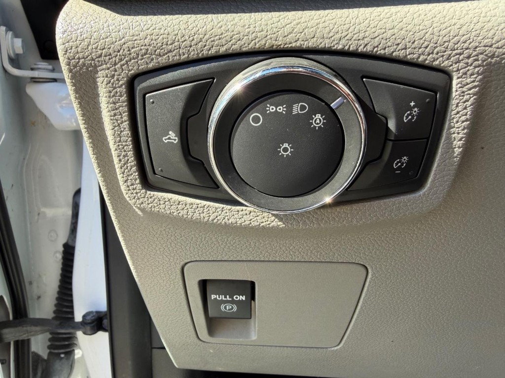 Ford F-150 Vehicle Full-screen Gallery Image 37