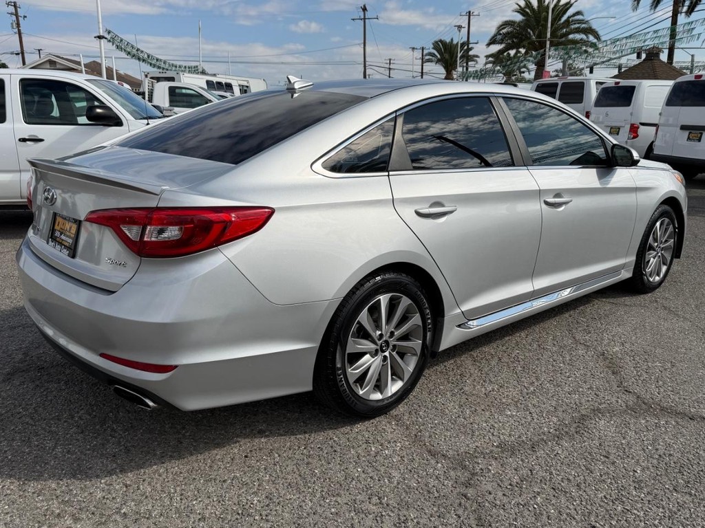 Hyundai Sonata Vehicle Full-screen Gallery Image 06