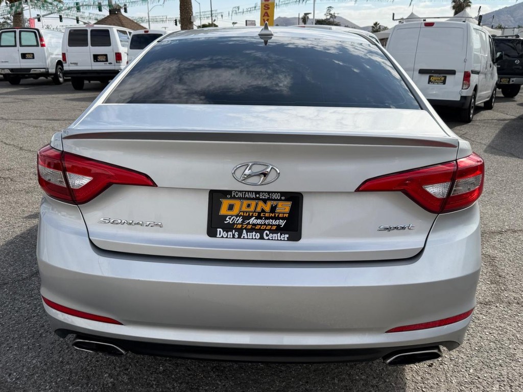 Hyundai Sonata Vehicle Full-screen Gallery Image 08