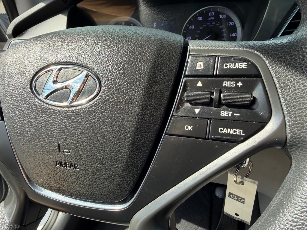 Hyundai Sonata Vehicle Full-screen Gallery Image 29
