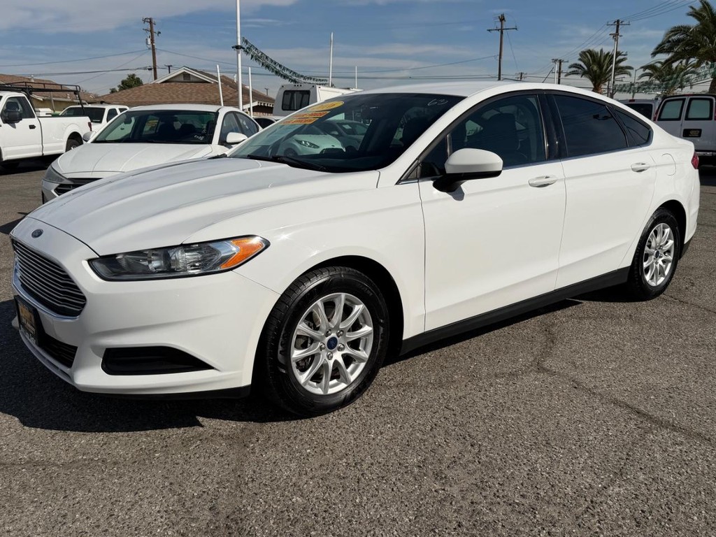 Ford Fusion Vehicle Full-screen Gallery Image 12