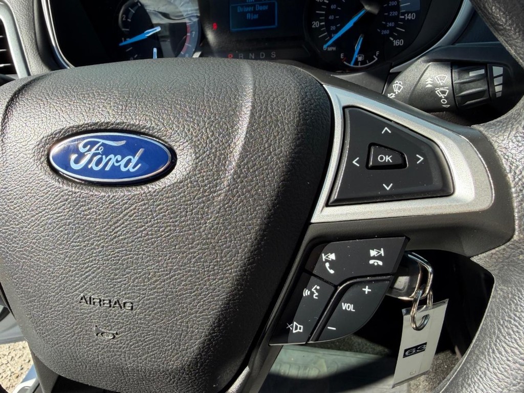 Ford Fusion Vehicle Full-screen Gallery Image 29