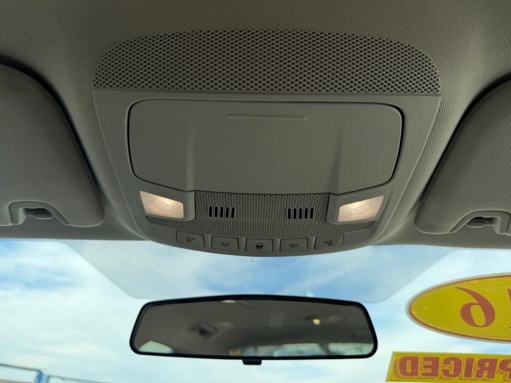 Ford Fusion Vehicle Full-screen Gallery Image 32