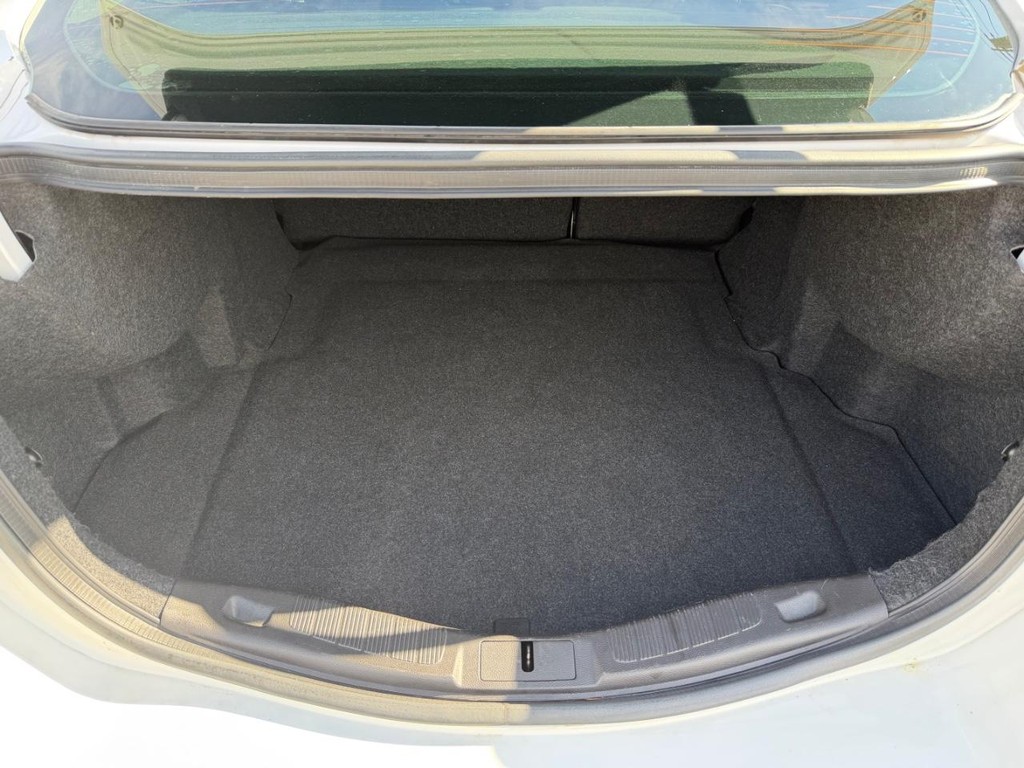 Ford Fusion Vehicle Full-screen Gallery Image 38