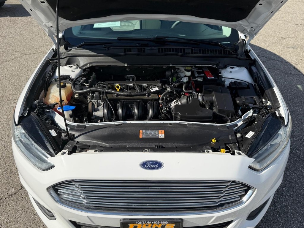 Ford Fusion Vehicle Full-screen Gallery Image 39