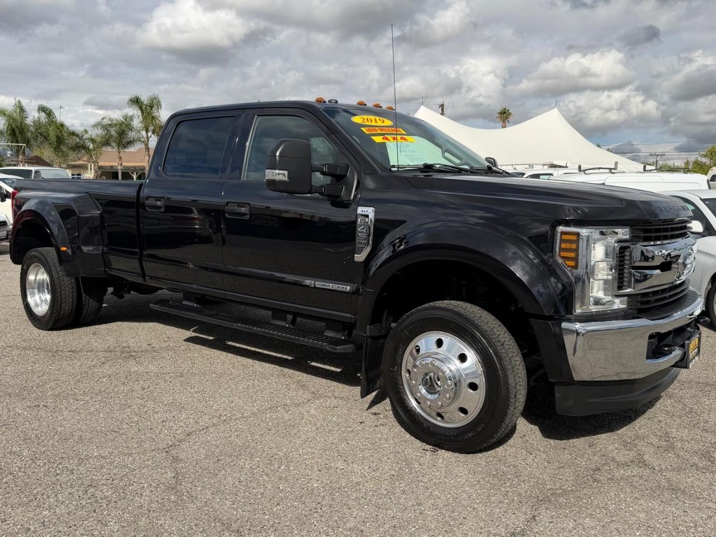 Ford F-450 Vehicle Full-screen Gallery Image 03