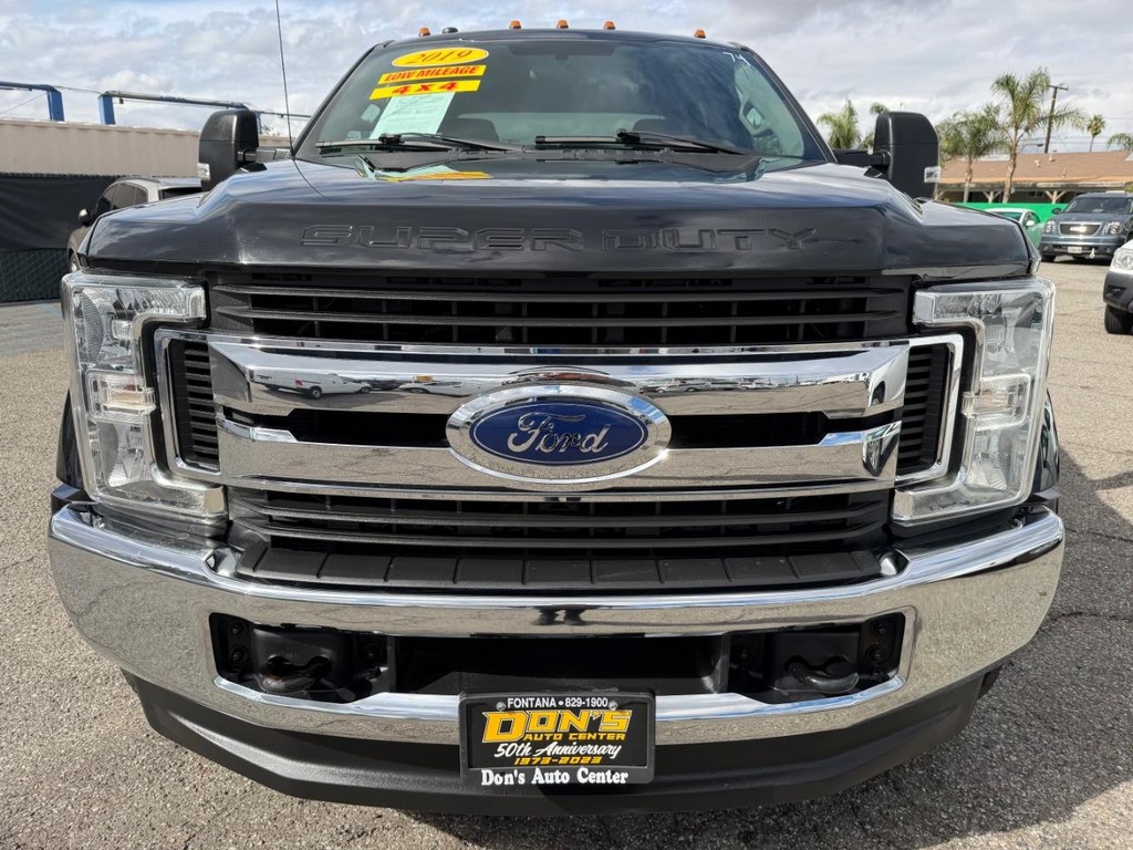 Ford F-450 Vehicle Full-screen Gallery Image 14
