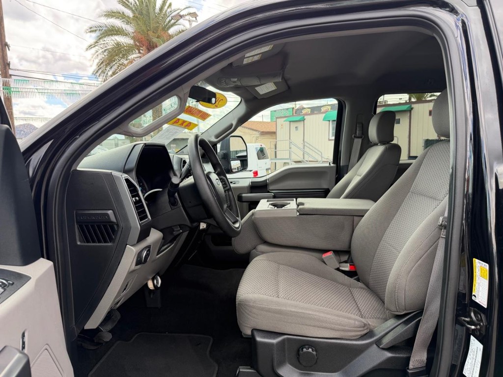 Ford F-450 Vehicle Full-screen Gallery Image 17