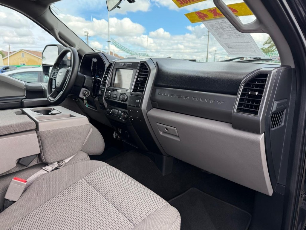 Ford F-450 Vehicle Full-screen Gallery Image 20