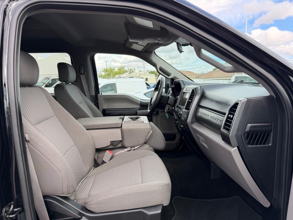 Ford F-450 Vehicle Full-screen Gallery Image 21