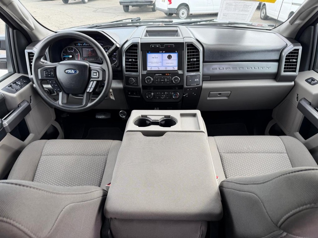 Ford F-450 Vehicle Full-screen Gallery Image 23