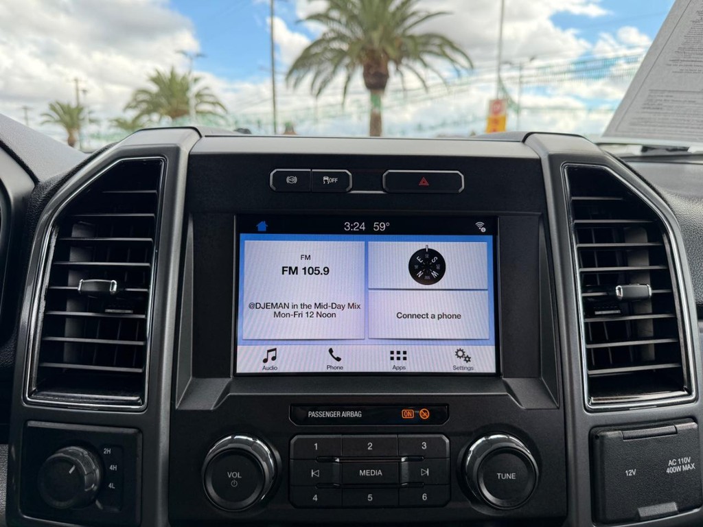 Ford F-450 Vehicle Full-screen Gallery Image 25