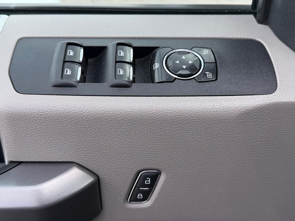 Ford F-450 Vehicle Full-screen Gallery Image 28