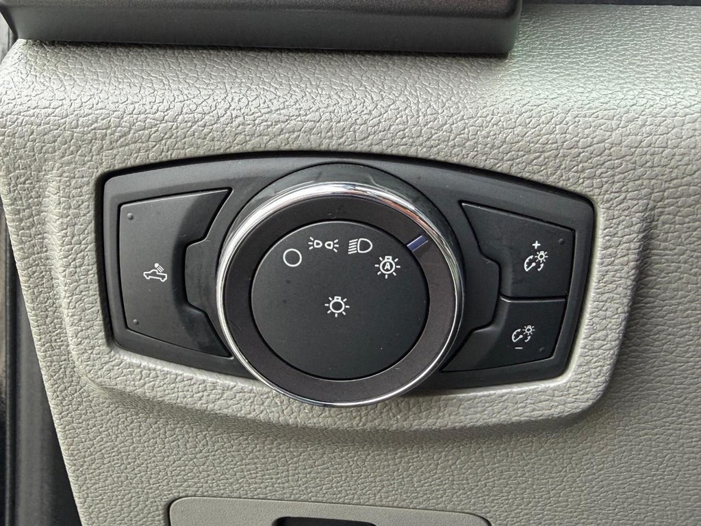 Ford F-450 Vehicle Full-screen Gallery Image 29