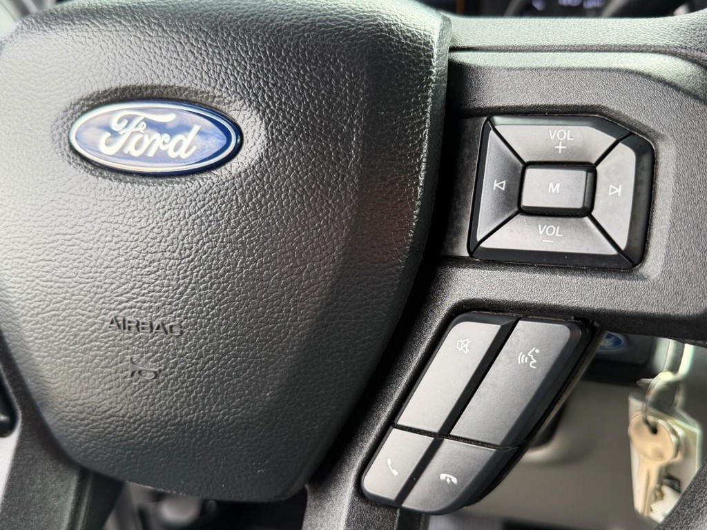 Ford F-450 Vehicle Full-screen Gallery Image 32