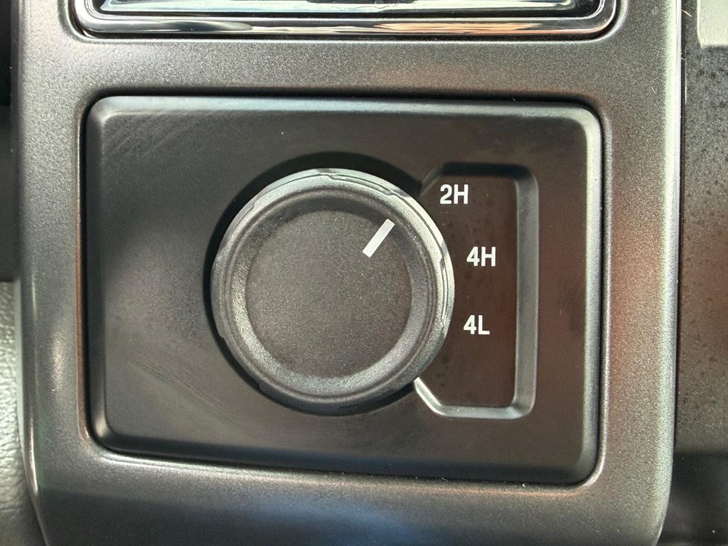 Ford F-450 Vehicle Full-screen Gallery Image 34