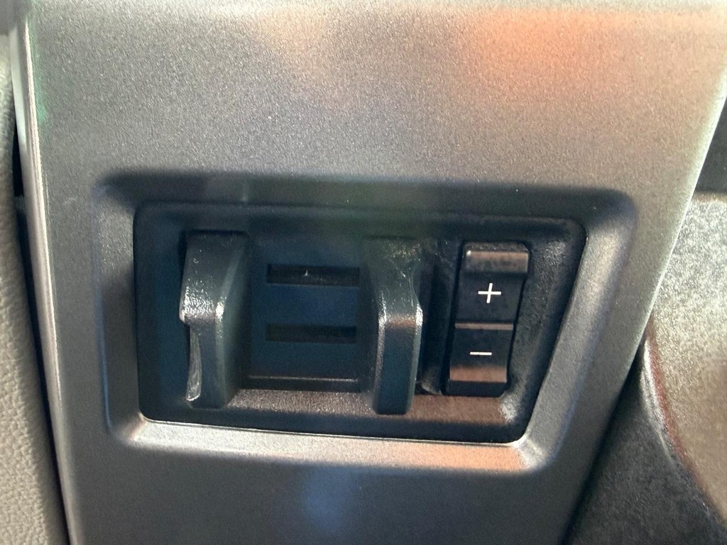 Ford F-450 Vehicle Full-screen Gallery Image 35