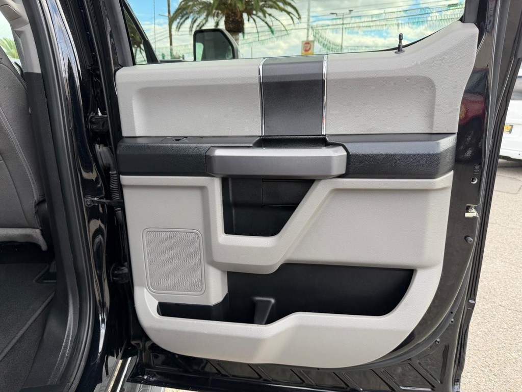 Ford F-450 Vehicle Full-screen Gallery Image 38