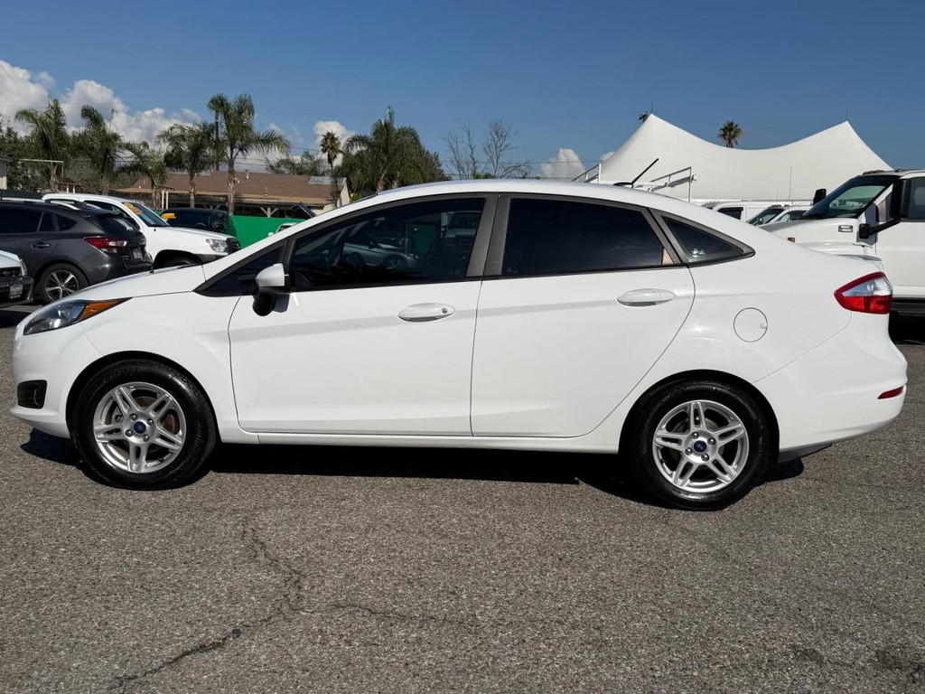 Ford Fiesta Vehicle Full-screen Gallery Image 11