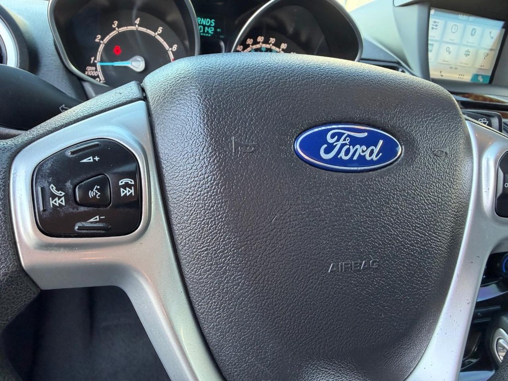 Ford Fiesta Vehicle Full-screen Gallery Image 28