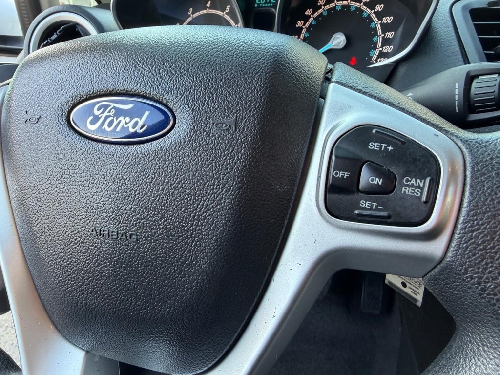 Ford Fiesta Vehicle Full-screen Gallery Image 29