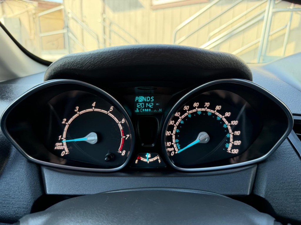 Ford Fiesta Vehicle Full-screen Gallery Image 30