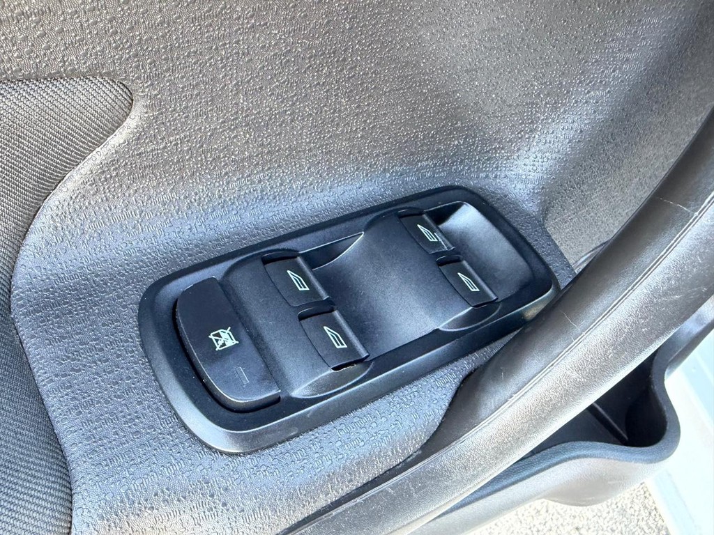 Ford Fiesta Vehicle Full-screen Gallery Image 31