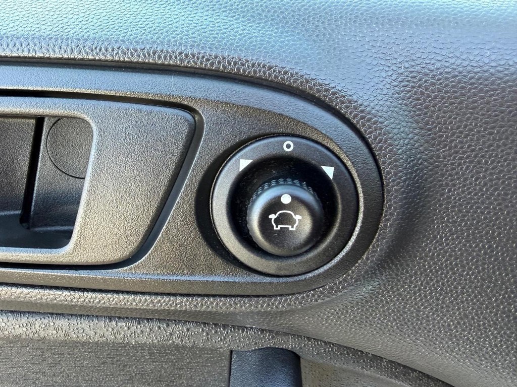 Ford Fiesta Vehicle Full-screen Gallery Image 32