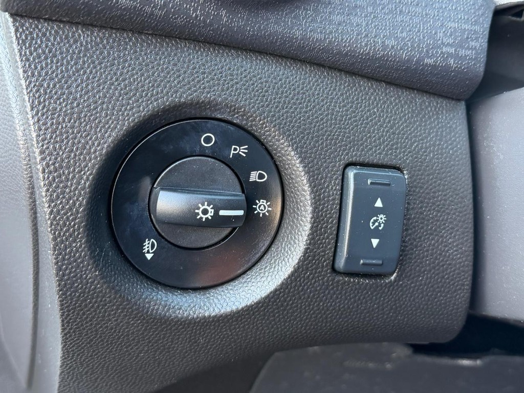 Ford Fiesta Vehicle Full-screen Gallery Image 33