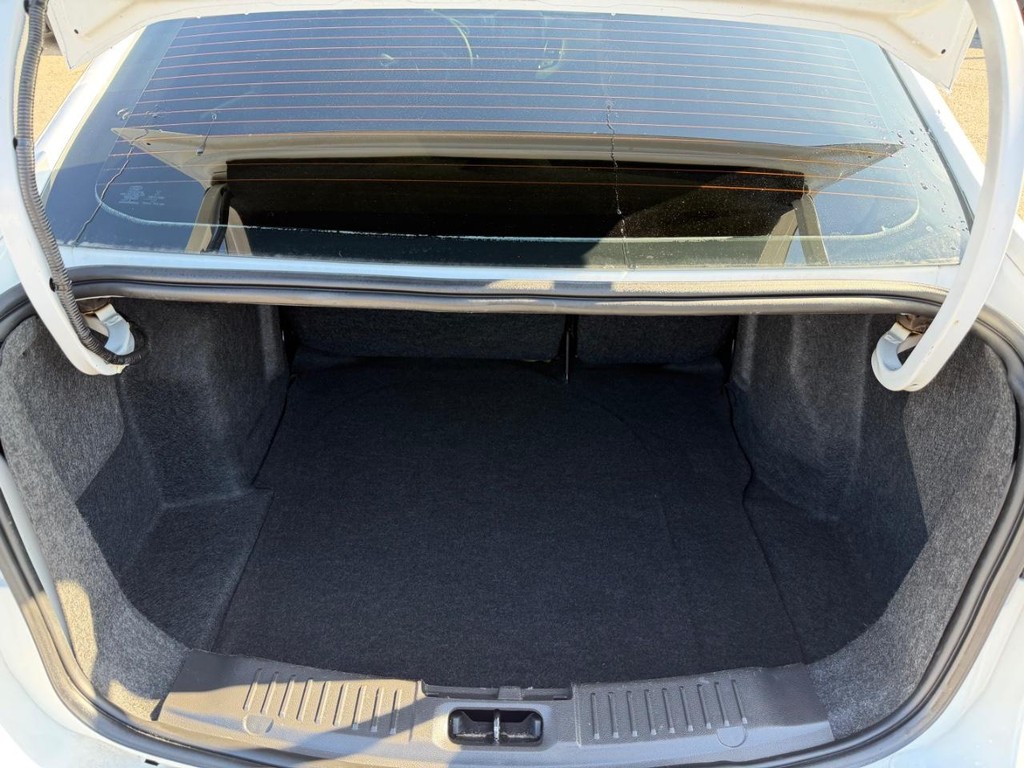 Ford Fiesta Vehicle Full-screen Gallery Image 40