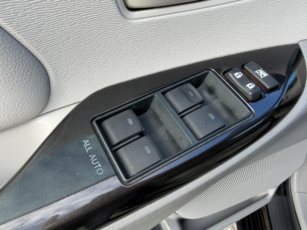 Toyota Sienna Vehicle Full-screen Gallery Image 28