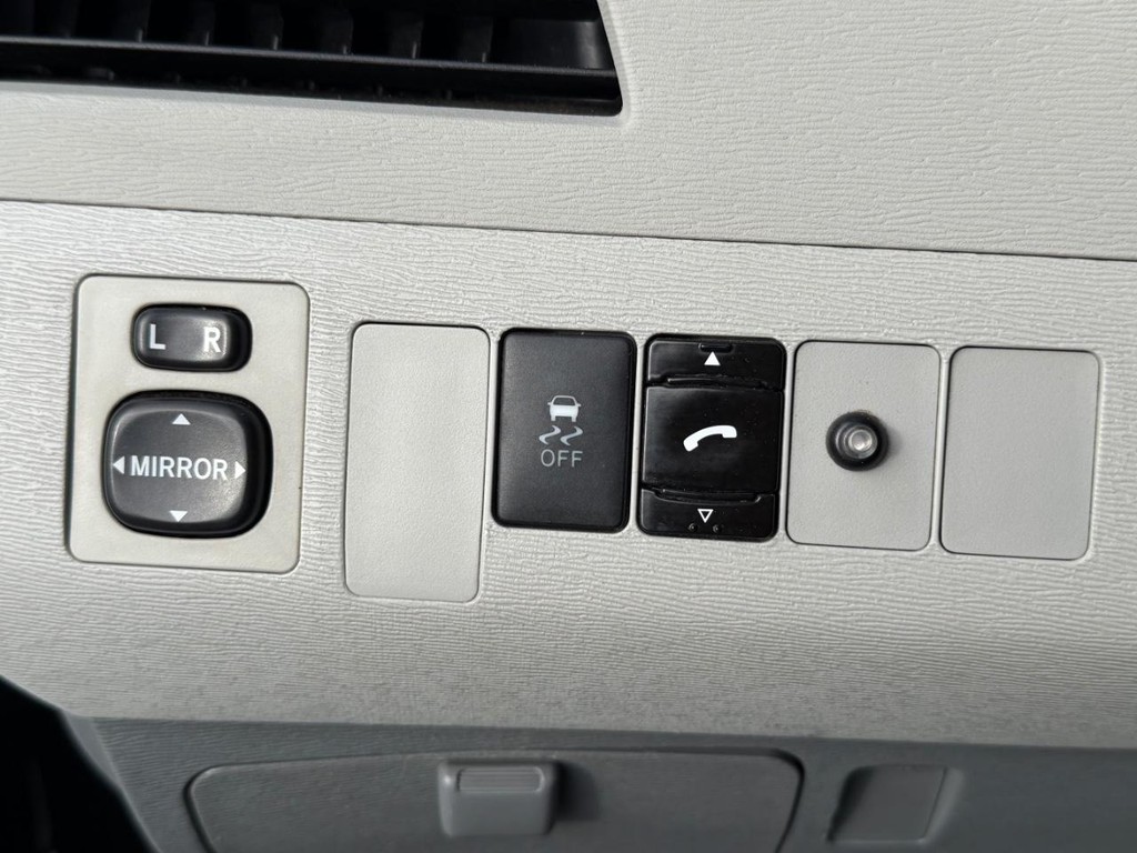 Toyota Sienna Vehicle Full-screen Gallery Image 29