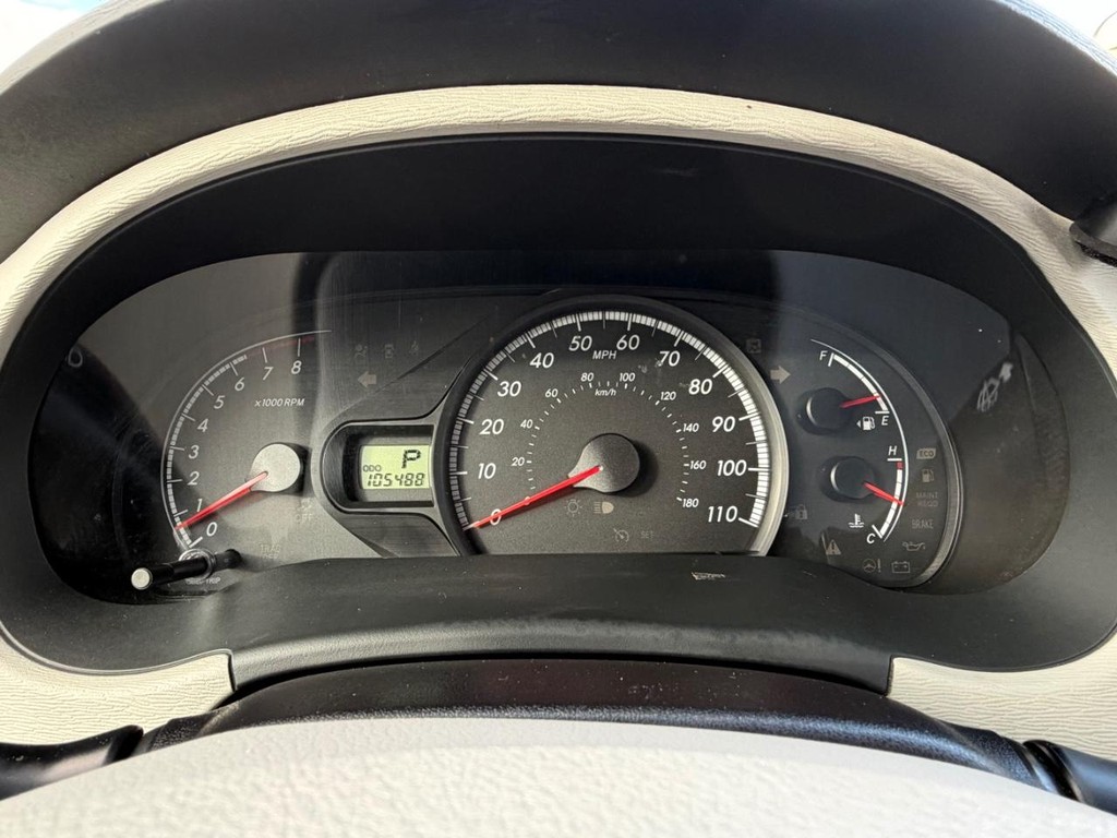 Toyota Sienna Vehicle Full-screen Gallery Image 31