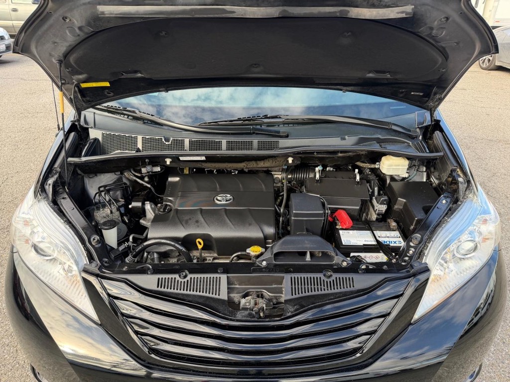 Toyota Sienna Vehicle Full-screen Gallery Image 43