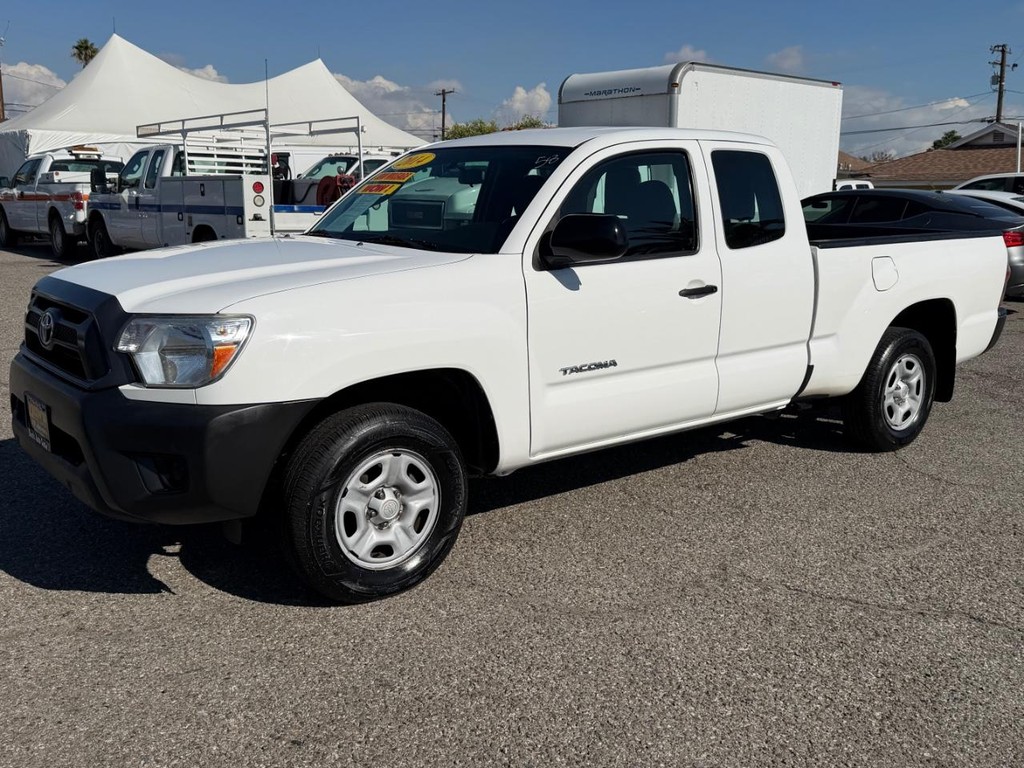 Toyota Tacoma Vehicle Full-screen Gallery Image 12
