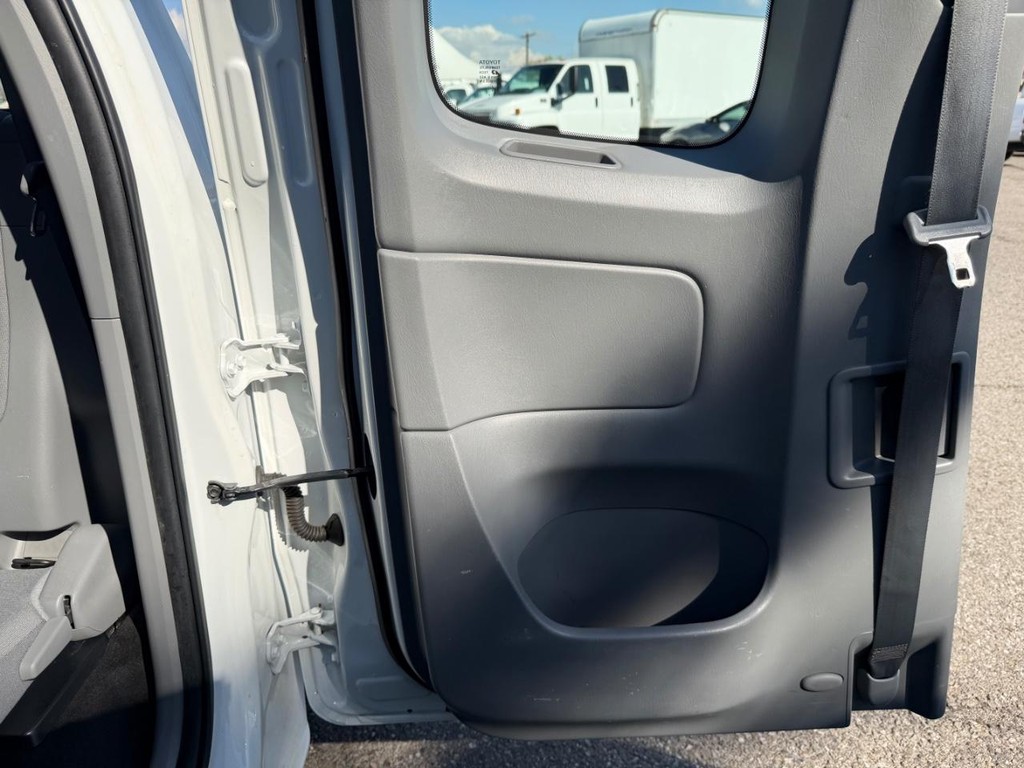 Toyota Tacoma Vehicle Full-screen Gallery Image 19