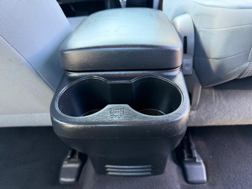 Toyota Tacoma Vehicle Full-screen Gallery Image 30