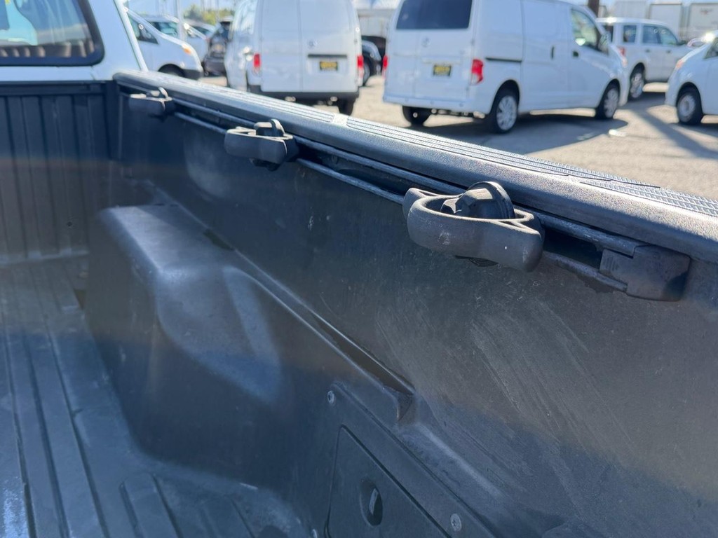 Toyota Tacoma Vehicle Full-screen Gallery Image 42