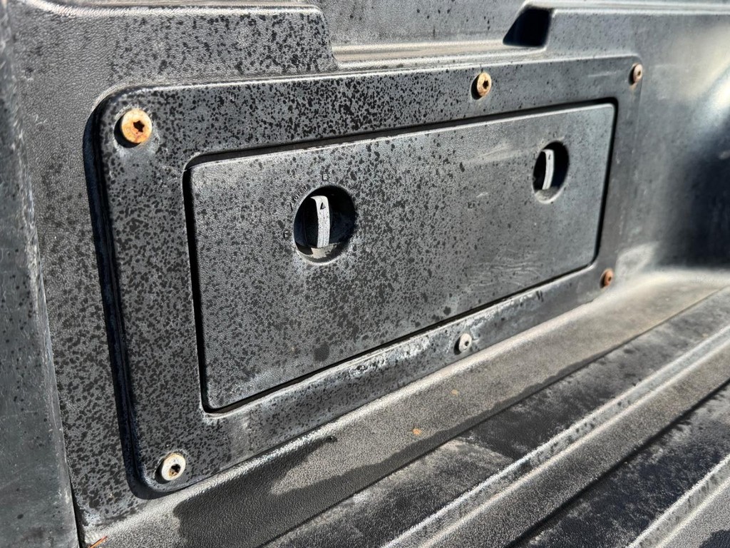 Toyota Tacoma Vehicle Full-screen Gallery Image 44