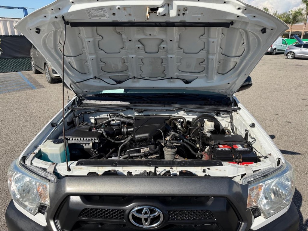 Toyota Tacoma Vehicle Full-screen Gallery Image 46