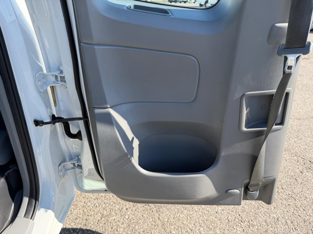 Toyota Tacoma Vehicle Full-screen Gallery Image 19