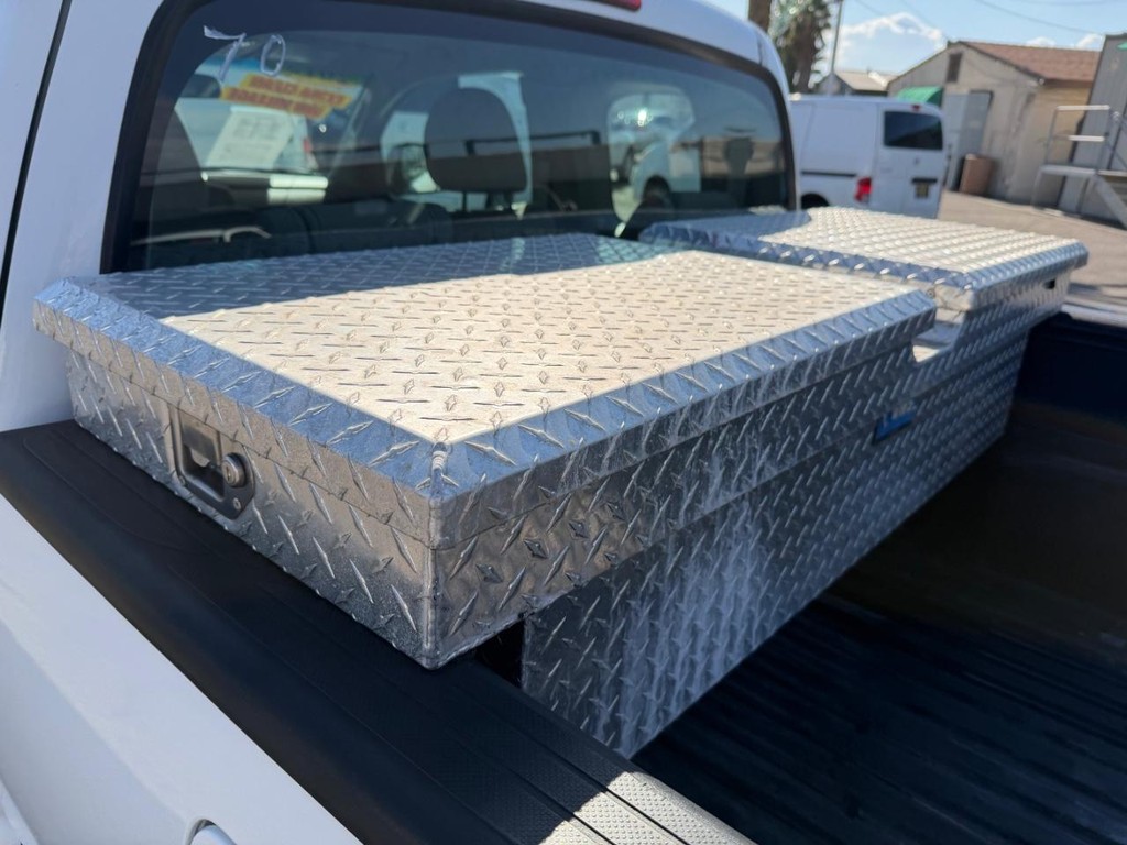 Toyota Tacoma Vehicle Full-screen Gallery Image 40