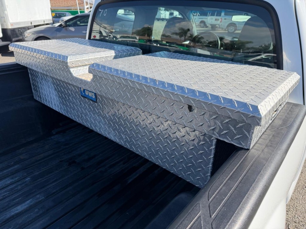 Toyota Tacoma Vehicle Full-screen Gallery Image 41