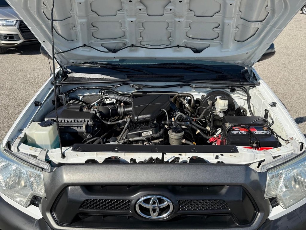 Toyota Tacoma Vehicle Full-screen Gallery Image 43