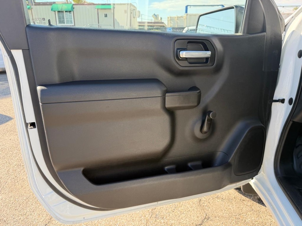 Chevrolet Silverado 1500 Vehicle Full-screen Gallery Image 15