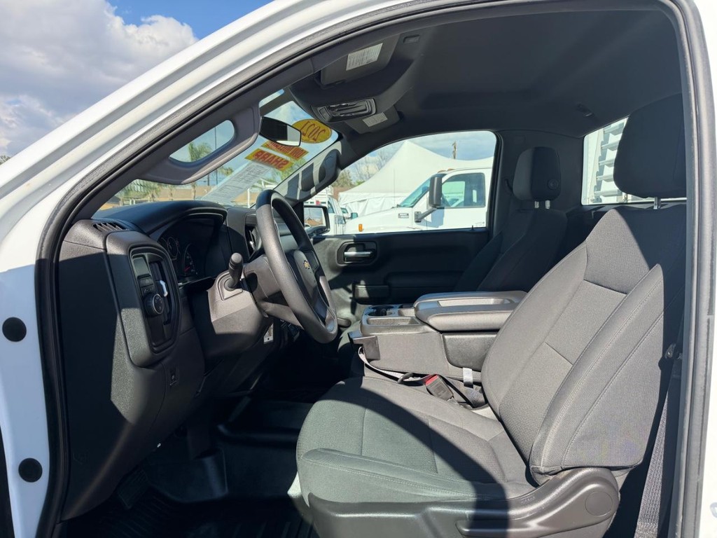 Chevrolet Silverado 1500 Vehicle Full-screen Gallery Image 17