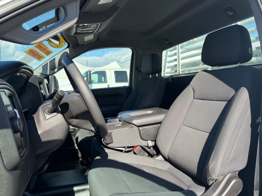 Chevrolet Silverado 1500 Vehicle Full-screen Gallery Image 18